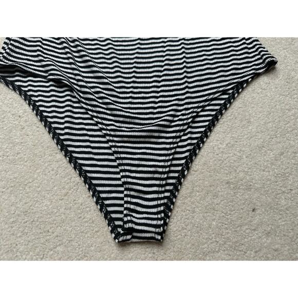 Design Lab: Black and White Stripe Off-the-Shoulder Bodysuit - Picture 3 of 5